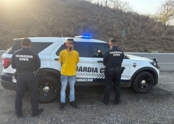 Detienen a sujeto que cargaba bolsa de mota en Arteaga