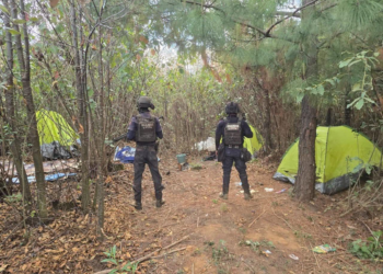 Queman narco campamento en Nahuatzen