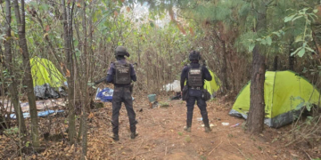 Queman narco campamento en Nahuatzen