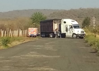 Bloquean carreteras en Jiquilpan