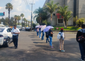 Normalistas bloquean calles en Morelia