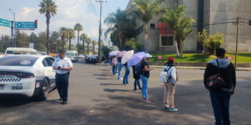 Normalistas bloquean calles en Morelia