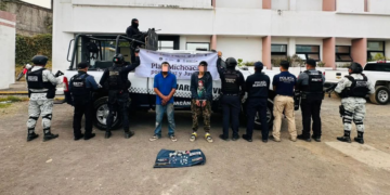 Detiene a 2 por portación de drogas en Charapan