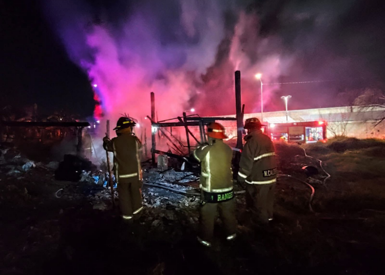 Se incendia choza de palos en Morelia