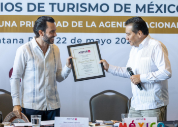 Roberto Monroy rinde protesta como nuevo presidente de Asetur México