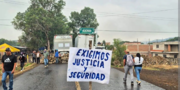 Comuneros de Sevina liberan carreteras