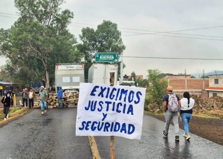 Comuneros de Sevina liberan carreteras