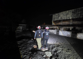 Evacuan a personas cercanas al geiser en Ixtlán