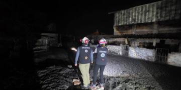 Evacuan a personas cercanas al geiser en Ixtlán