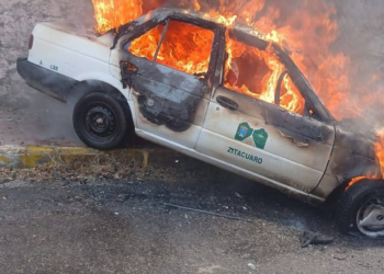 Queman taxi en Zitácuaro