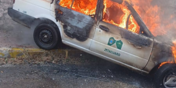 Queman taxi en Zitácuaro