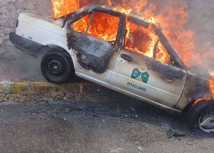 Queman taxi en Zitácuaro