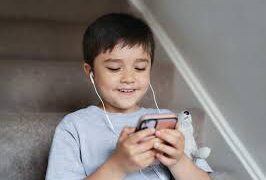 En la CDMX prohiben uso de celulares en escuelas