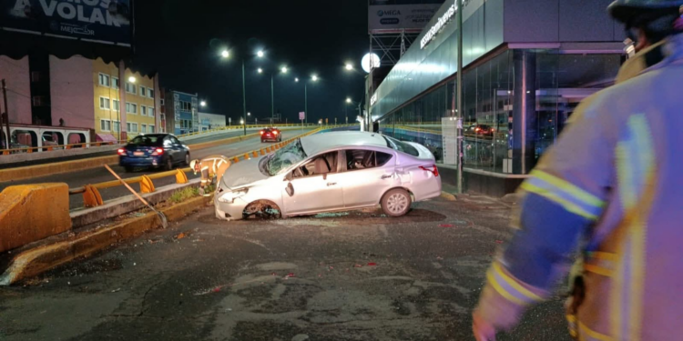 Fuerte volcadura en la avenida Madero de Morelia