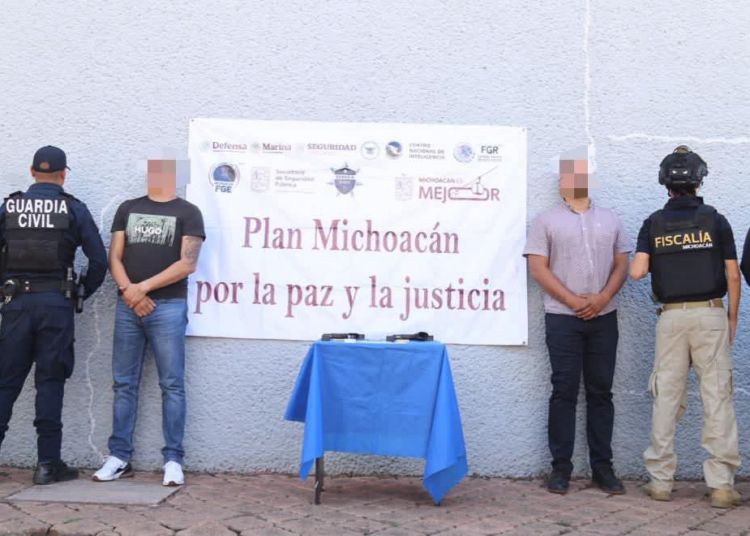 Detiene a dos por portar armas