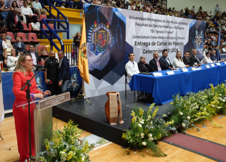 A PONER SUS CONOCIMIENTOS AL SERVICIO DE LAS PERSONAS QUE MÁS LO NECESITAN, CONVOCA YARABÍ ÁVILA A EGRESADAS Y EGRESADOS COMO MÉDICOS CIRUJANOS