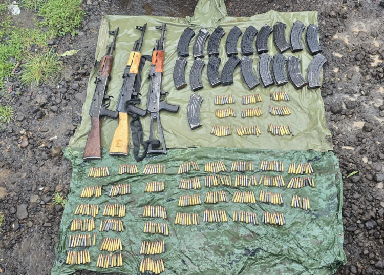 Decomisan fuerte arsenal en Salvador Escalante