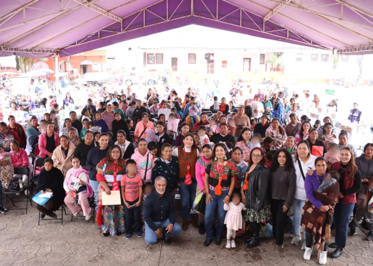 Caravana Jalo por las Mamás entrega 24 mil pañales en Paracho