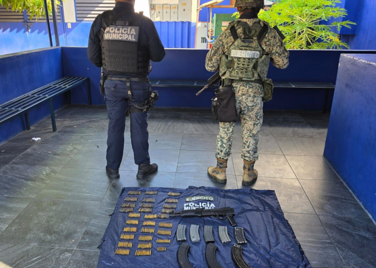 Aseguran armas y cargadores en Lázaro Cárdenas