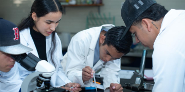 RESALTAN ESTUDIANTES, APOYO A LA CIENCIA Y LA INVESTIGACIÓN EN LA ADMINISTRACIÓN DE YARABÍ ÁVILA