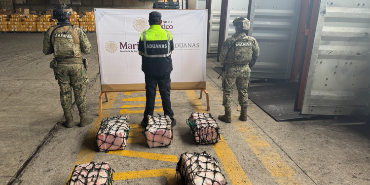 Incautan 137 KG de coca en buque de Lázaro Cárdenas