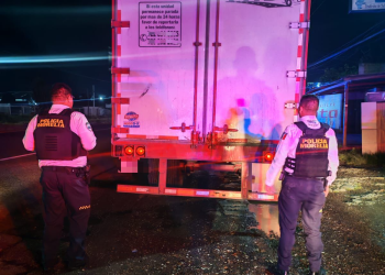 Detiene a 2 por conducir camión robado