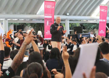 Más de 55 mil estudiantes en Michoacán reciben apoyo para el transporte: Bedolla