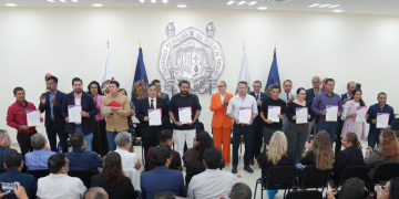 SE HACE JUSTICIA LABORAL A DOCENTES NICOLAITAS; YARABÍ ÁVILA ENTREGA NOMBRAMIENTOS DE MATERIAS DEFINITIVAS