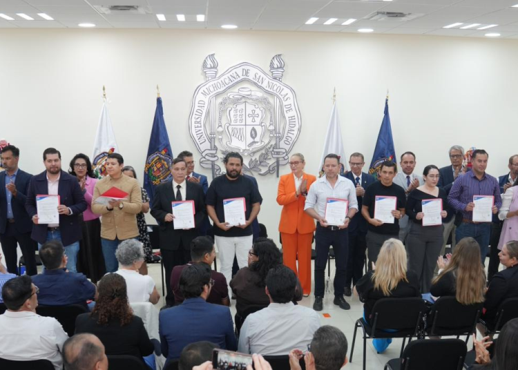 SE HACE JUSTICIA LABORAL A DOCENTES NICOLAITAS; YARABÍ ÁVILA ENTREGA NOMBRAMIENTOS DE MATERIAS DEFINITIVAS