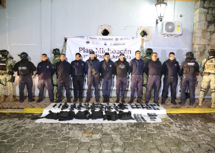 Detienen SSP y Ejército a 9 hombres con armas, uniformes y patrullas clonadas