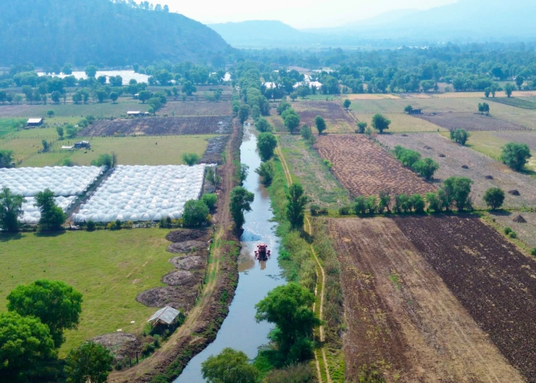 Canal Chapultepec aporta 500 litros de agua por segundo al lago de Pátzcuaro