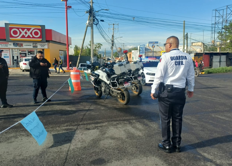 Vecinos de Hacienda Tiníjaro cierran salida Quiroga