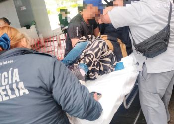 Mujer cae de segundo piso en Morelia