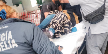 Mujer cae de segundo piso en Morelia