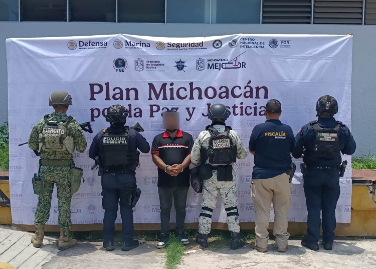 Detienen a dos por venta y portación de droga en Morelia