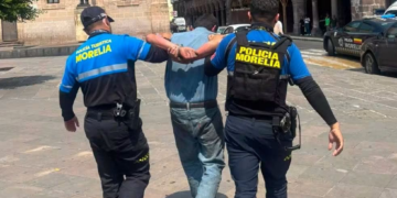 Detienen a sujeto que paseaba con machete en centro de Morelia