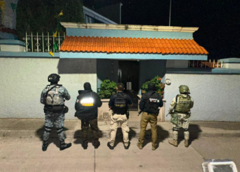 Catean dos inmuebles en Morelia y aseguran varias dosis de droga