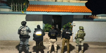 Catean dos inmuebles en Morelia y aseguran varias dosis de droga