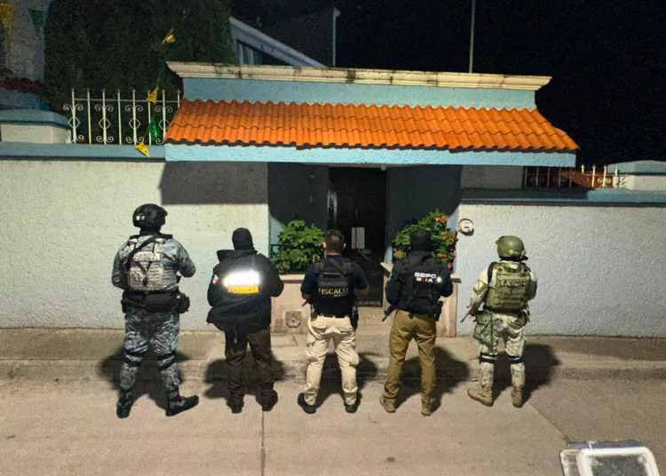 Catean dos inmuebles en Morelia y aseguran varias dosis de droga