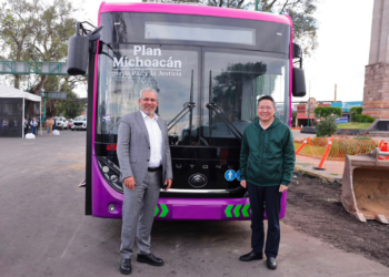 Destaca Bedolla impacto del teleférico y Morebús en Morelia tras recorrido con el embajador de China