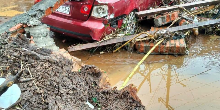 Tromba deja destrozos en Pátzcuaro