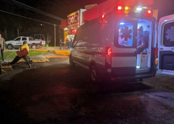 Delincuentes asalta OXXO y amarran a las empleadas