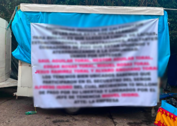 Aparecen narco mantas en Uruapan