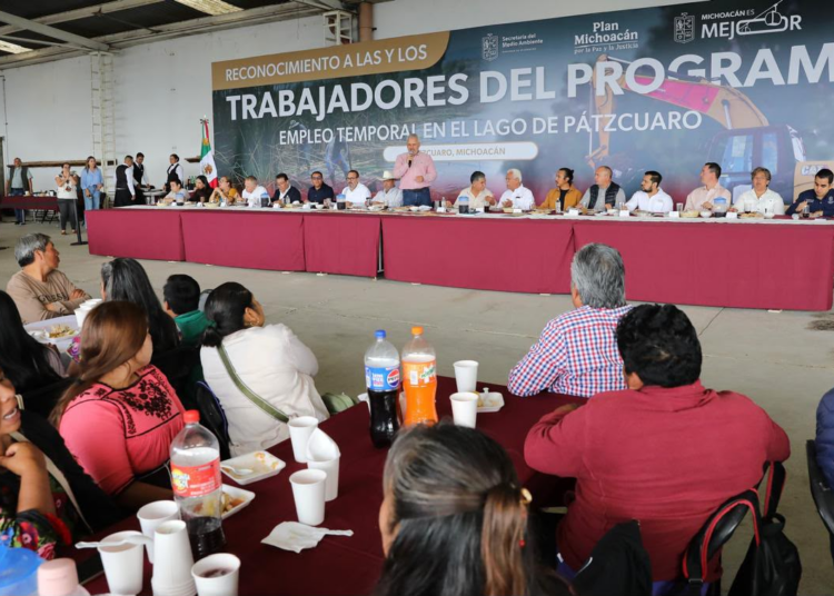 Destaca Bedolla el trabajo de 40 comunidades indígenas en la recuperación del lago de Pátzcuaro
