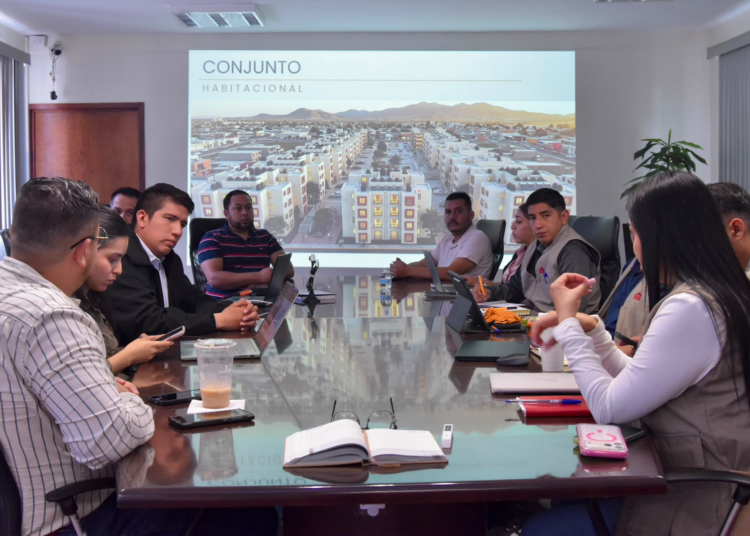 Más de mil 330 familias, cerca de estrenar hogar; evalúan obras habitacionales en 6 municipios