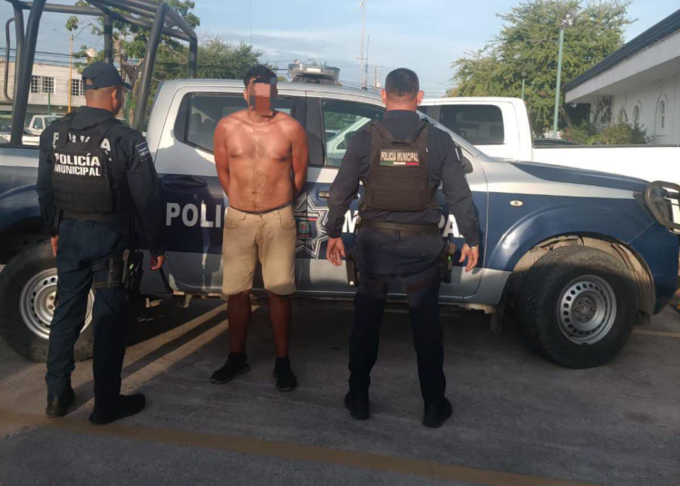Detienen a sujeto por robar oxxo en Lázaro Cárdenas
