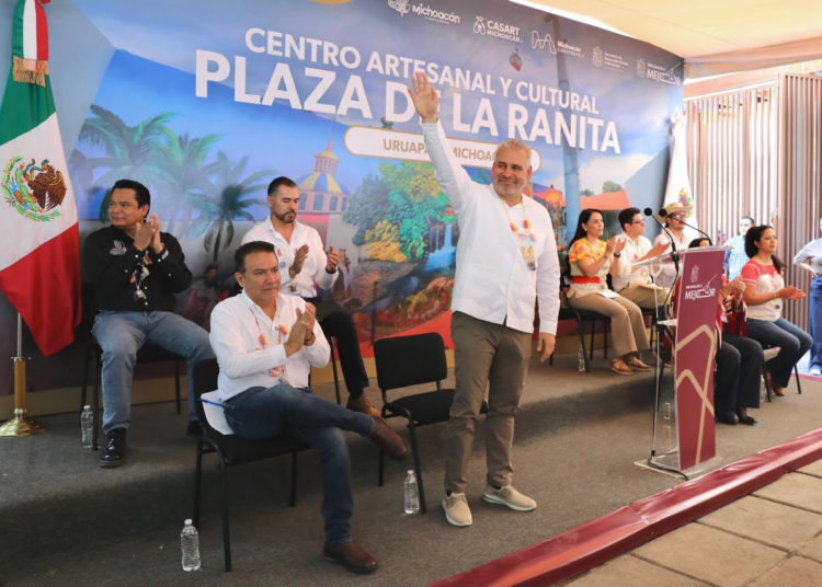 Inaugura Bedolla Centro Artesanal y Cultural “Plaza de la Ranita”, punto de encuentro para las familias de Uruapan