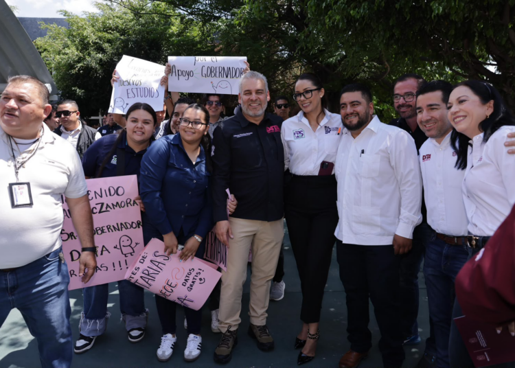 Con D4TA, docentes de prepa y universidad serán los primeros del país en recibir plan de internet gratuito: Bedolla