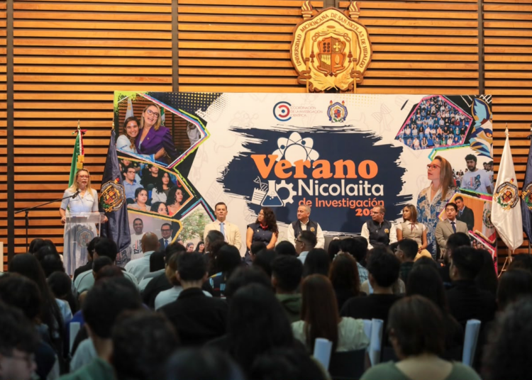 ESTUDIANTES QUE PARTICIPAN EN EL VERANO NICOLAITA DE LA INVESTIGACIÓN, MARCAN LA DIFERENCIA: YARABÍ ÁVILA