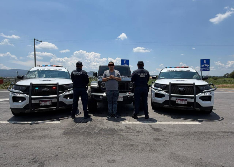 Detiene a sujeto por circular con auto robado en Texas
